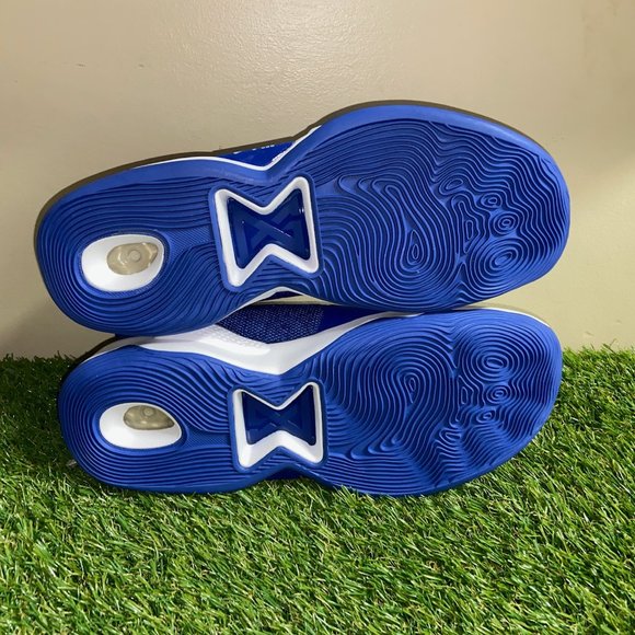 Athletic_Shoes